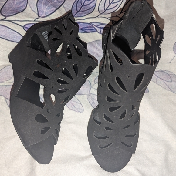 Torrid Wide Width Cutout Wedges 10W - Picture 2 of 12